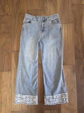 Charlie B Women’s Embroidered Denim – Size 8